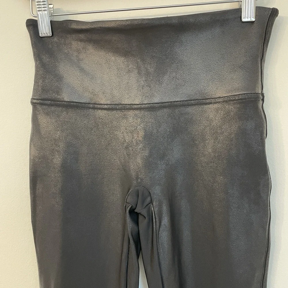 SPANX High Waisted Faux Leather Leggings M Black Pebbled Texture Yoga Athleisure - Picture 4 of 14